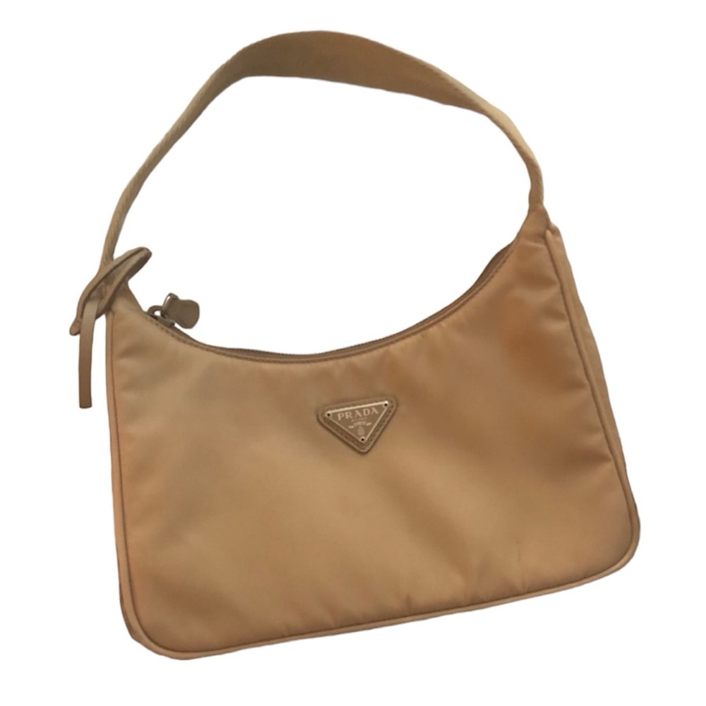 Prada re edition 2000 in cameo beige